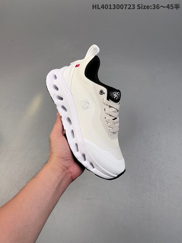 男女鞋真标半码制，采用人体工程超薄透气网织布鞋面材质，搭镂空CloudTec®️科技泡棉缓震加厚中底