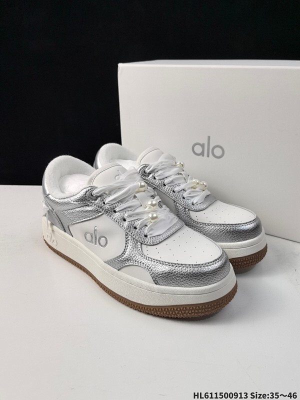 HOKA/霍卡 升级原楦原纸版开发版型，采用热熔透气网孔科技鞋面材质，搭载轻量化材料超轻量泡棉中底