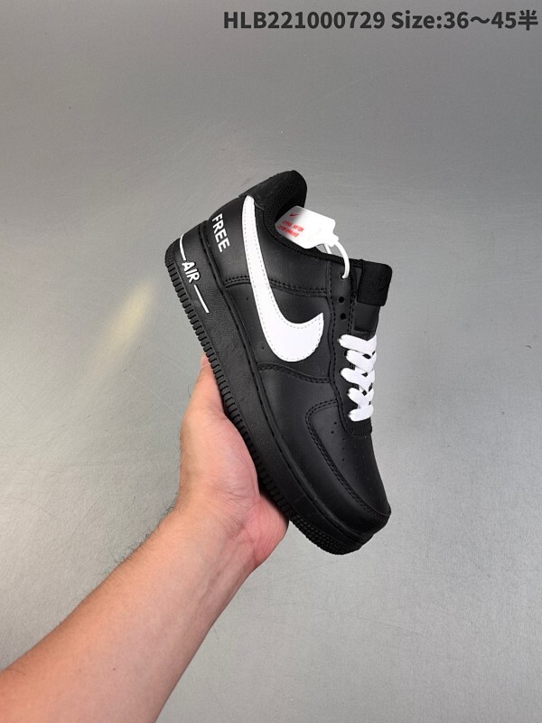 真标✅耐克Nike AIR FORCE 1’07空军一号低帮百搭休闲运动板鞋。柔软、弹性十足的缓震性能和出色的中底设计