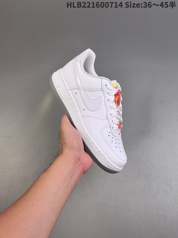 公司级✅耐克Nike Air Force 1’07空军一号低帮百搭休闲运动板鞋。柔软、弹性十足的缓震性能和出色的中底设计