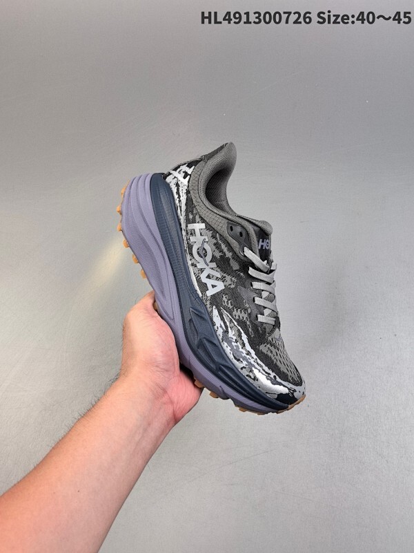 HOKA ONE ONE M 轻薄运动鞋 ARAHI 7 针织厚底老爹鞋 反光细节 鞋垫饰有标志