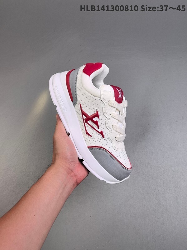 Louis Vuitton Trainer Sneaker Low 全新 LV 路易威登 休闲运动文化百搭板鞋 ！