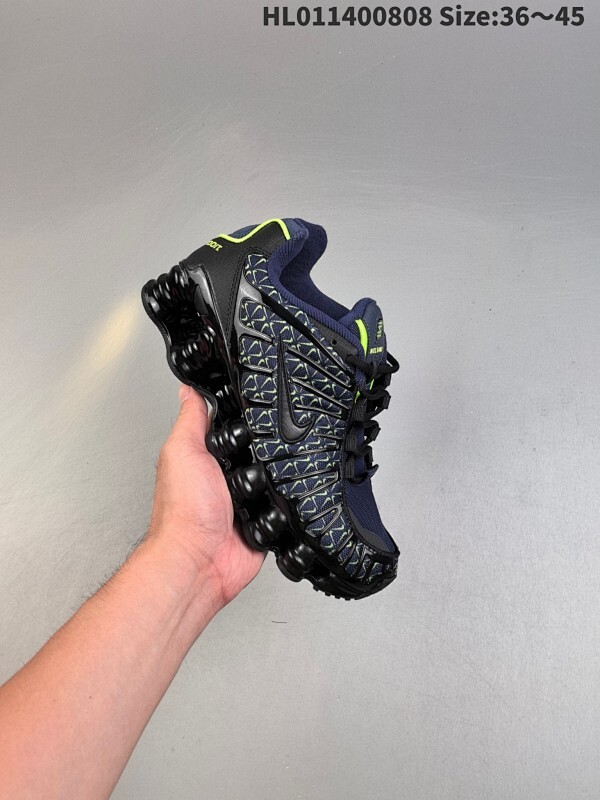 Nike Shox TL NOVY 全掌气柱缓震休闲运动跑步鞋 令机械力学缓震性能跃升新层次。采用透气网眼鞋面和全掌型 Nike Shox 技术