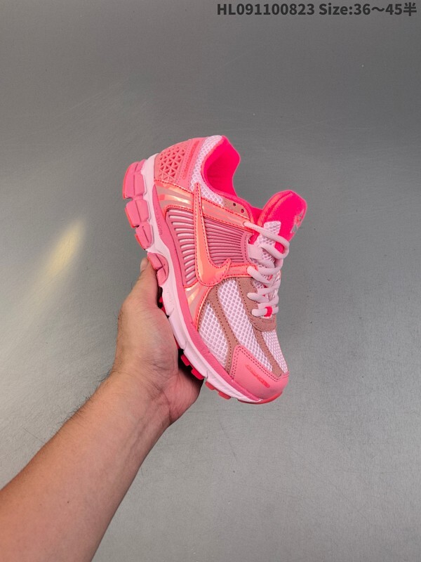 ✅耐克Nike Zoom Vomero 5 马拉松复古跑五代休闲运动慢跑鞋 采用环保纤维革饰片组合网眼布鞋面材质