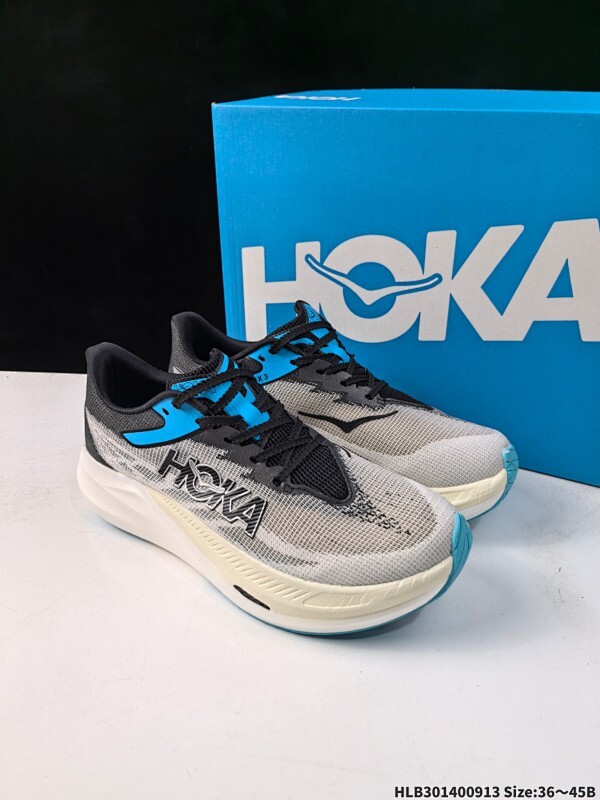 HOKA/霍卡 原楦开发纸版楦型，采用高科技合成网纱鞋面材质，搭载轻量化PEBA超临界发泡中底,脚感更软弹