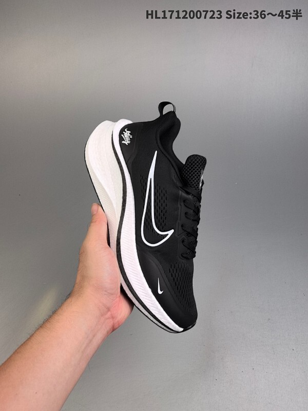 集合 公司级✅Nike ‘DIY’ 耐克 登月透气缓震疾速跑鞋  在鞋底部分搭载全掌型ZOOM AIR配置 锐意革新缓震系统 缔造平稳顺畅的自然步履体验