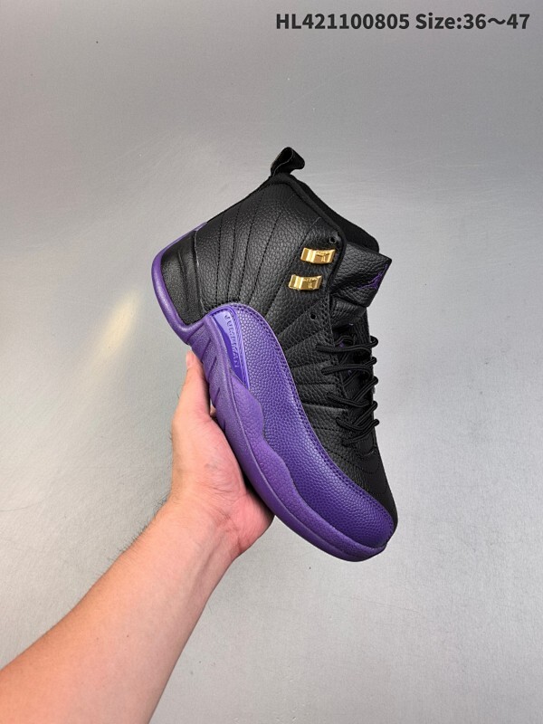 Air Jordan 12 Retro "Melo" 高帮 黑紫 AJ12 "Melo"2025整体设计延续了Air Jordan 12的经典鞋型，其设计灵感来源于安东尼在丹佛掘金队的新秀赛季