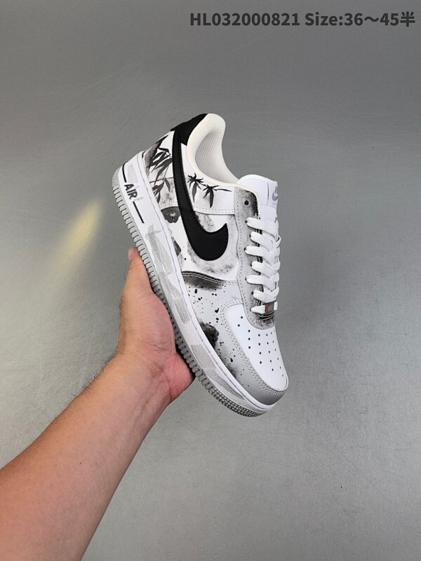 公司级✅耐克Nike Air Force 1‘07空军一号低帮百搭休闲运动板鞋。柔软、弹性十足的缓震性能和出色的中底设计，