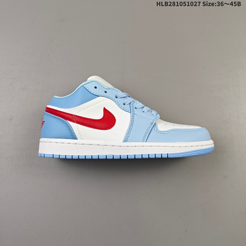 105 真标带半码 Air Jordan 1 Low "Blue Grey DuneRed" 低帮 白蓝红 AJ1 乔丹1代 aj1 乔1 低邦 蓝白红 乔丹篮球鞋系列 鞋身整体以白色为主，搭配浅蓝色