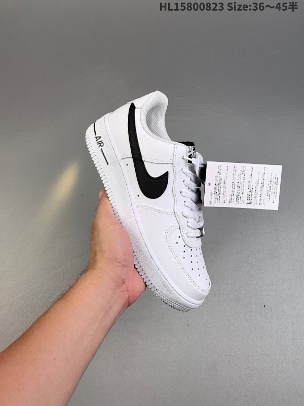 真标✅耐克Nike AIR FORCE 1‘07 LX 空军一号低帮百搭休闲运动板鞋。柔软、弹性十足的缓震性能和出色的中底设计