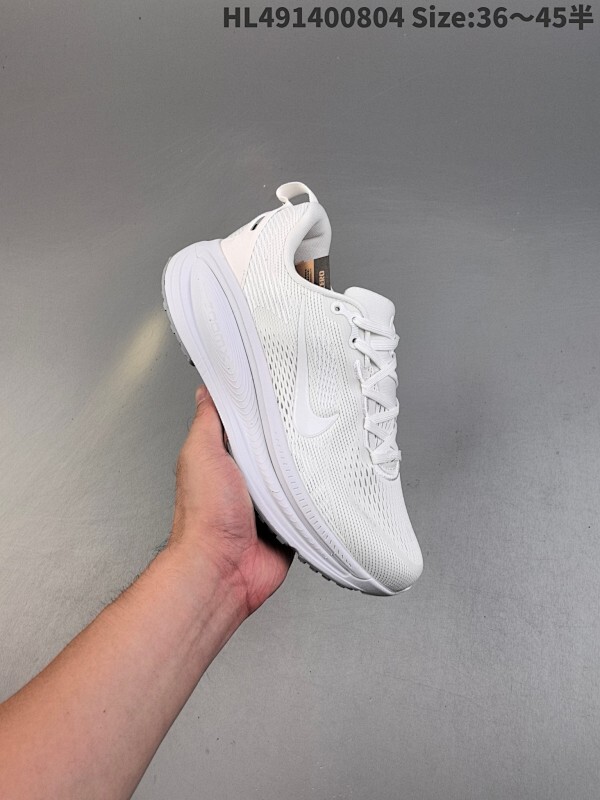 公司级✅Nike VOMERO 18 耐克 舒适减震防滑 低帮跑步鞋 全掌ReactX泡绵中底 前掌和后跟还配备了Air Zoom气垫单元