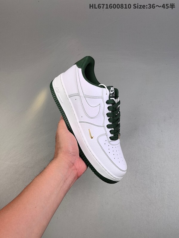 公司级！耐克Nike Air Force 1’07空军一号低帮百搭休闲运动板鞋。柔软、弹性十足的缓震性能和出色的中底设计