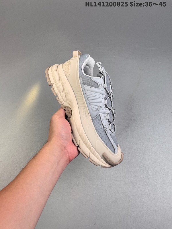 集合  耐克Nike Zoom Vomero Roam马拉松复古跑五代休闲运动慢跑鞋 厚底增高老爹鞋。采用环保纤维革饰片组合网眼布鞋面材质