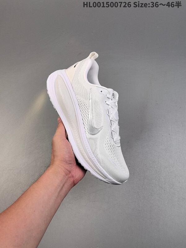 Nike Vomero 18 耐克 佛莫罗18代 低帮 白银色 时尚舒适防滑耐磨低邦休闲跑步鞋