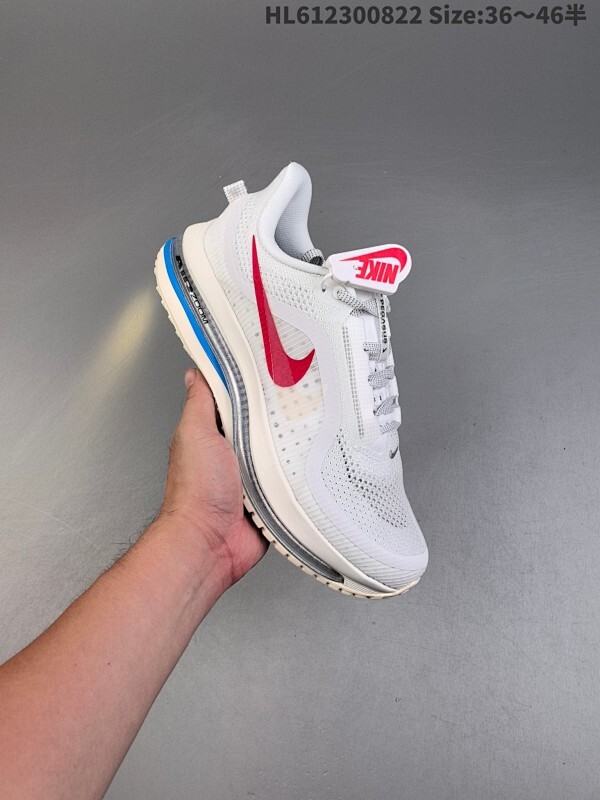 Nike Air Zoom Pegasus Premium 耐克 新款气垫缓震休闲跑步鞋 Pegasus Premium 搭载了 Nike 最