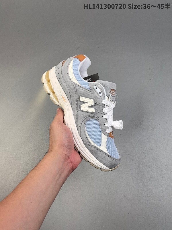 ✅New Balance 2002R 复古单品 热门复古鞋型New Balance 2002R 近日又曝出一款全新配色并释出官图 整双鞋采用棕色和米色主打