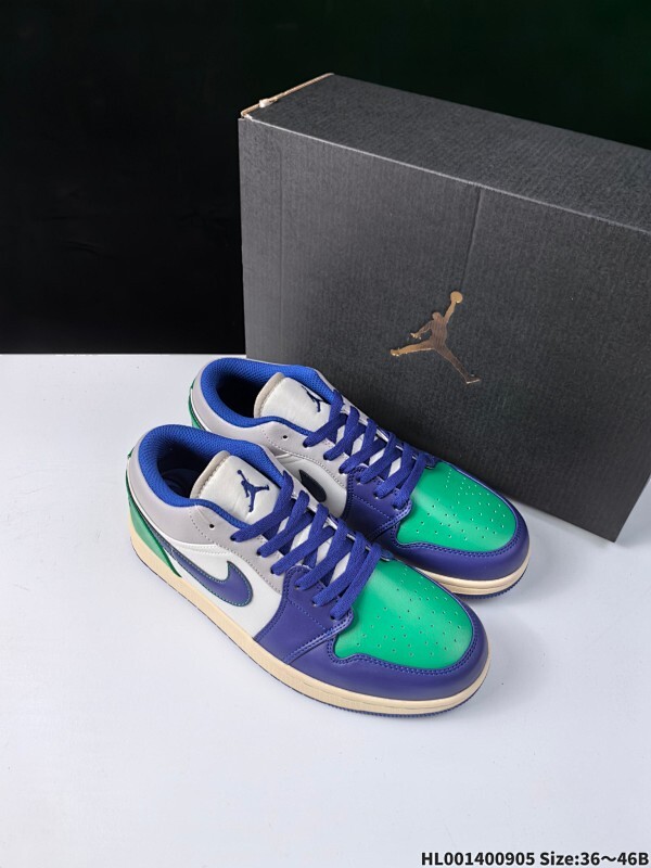 头层带半码 Air Jordan 1 Low 低帮 白蓝绿 AJ1 乔丹1代 aj1 乔1 低邦 白绿蓝 乔丹篮球鞋系列 整双鞋选用白绿蓝配色示人并辅以皮质鞋面