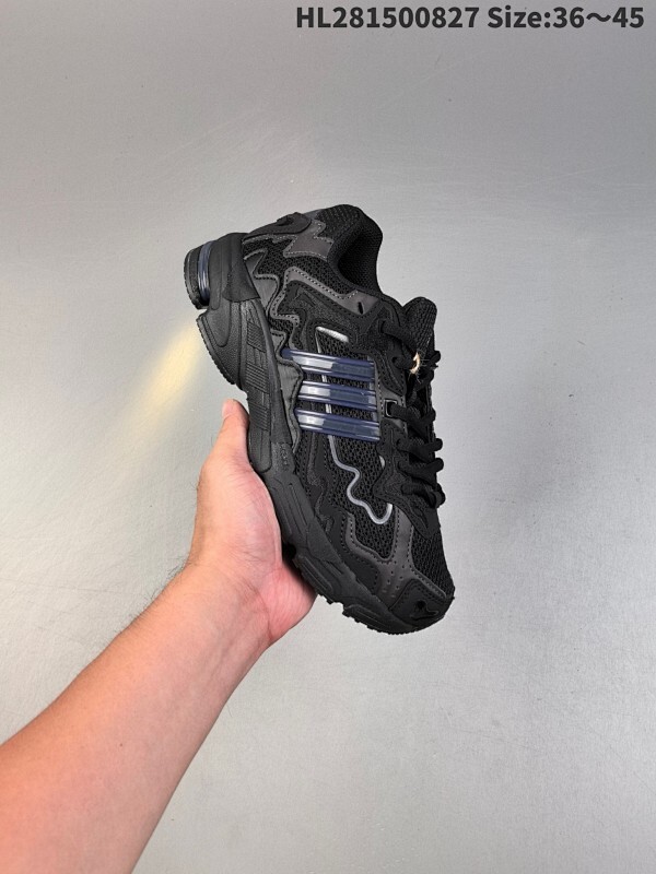 阿迪达斯Adidas Originals Response CL 复古休闲跑步鞋 鞋身采用大面积的麂皮和网布材质 复古感拉满