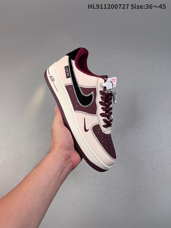 公司级✅耐克Nike AIR FORCE 1’07空军一号低帮百搭休闲运动板鞋。柔软、弹性十足的缓震性能和出色的中底设计