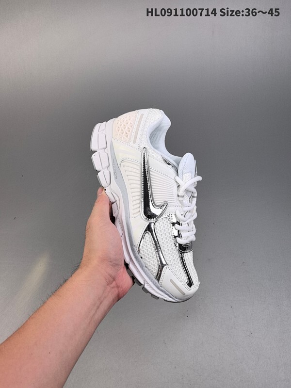 集合   Nike Zoom Vomero 5 复古单品新配色 Nk Zoom Vomero 5 SP 佛莫罗5代系列经典复古休闲运动慢跑鞋#采用环保纤维革饰片