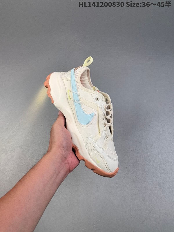 NK TC 7900 Lx 人气单品复古老爹鞋 织带与对勾交错穿插 以及它的走线和收口 看起来都非常的有设计感 很高级