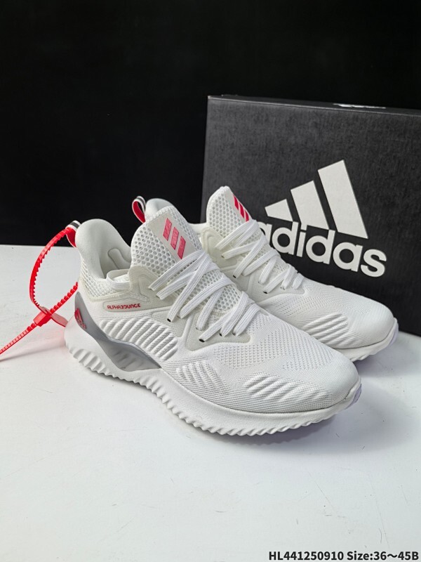 集合  阿迪达斯Adidas Alphabounce Beyond m阿尔法鞋面采用Forged Mesh 热融合多层绒布与弹力防水层相结合