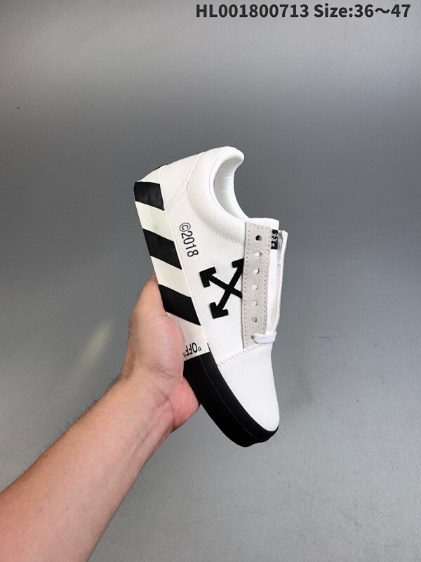 Off-White Vulcanised Low Top "White" OW 箭头 低帮 白色 硫化低邦帆布板鞋 Off-White近日才发布其春夏新款鞋履