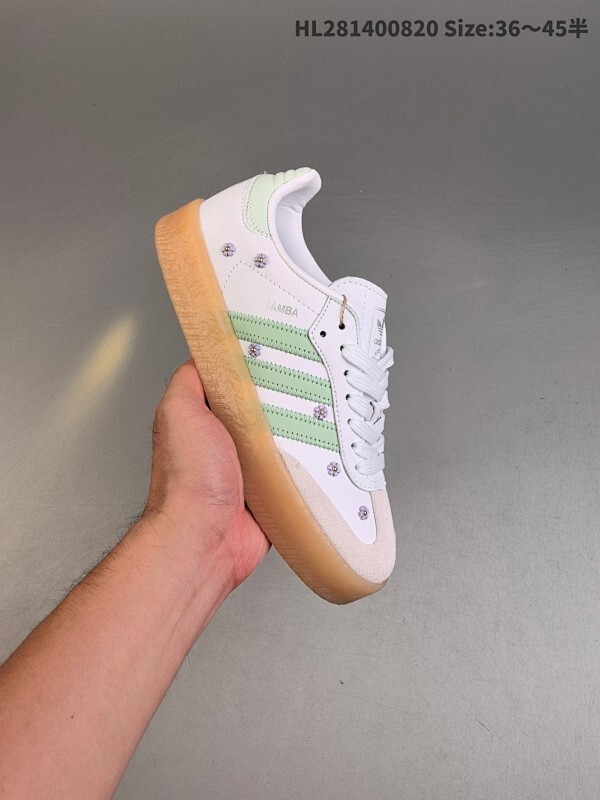 adidas originals SAMBAE VALENTINE W  百搭单品 复古桑巴板鞋 这款桑巴鞋展示了高质量的工艺