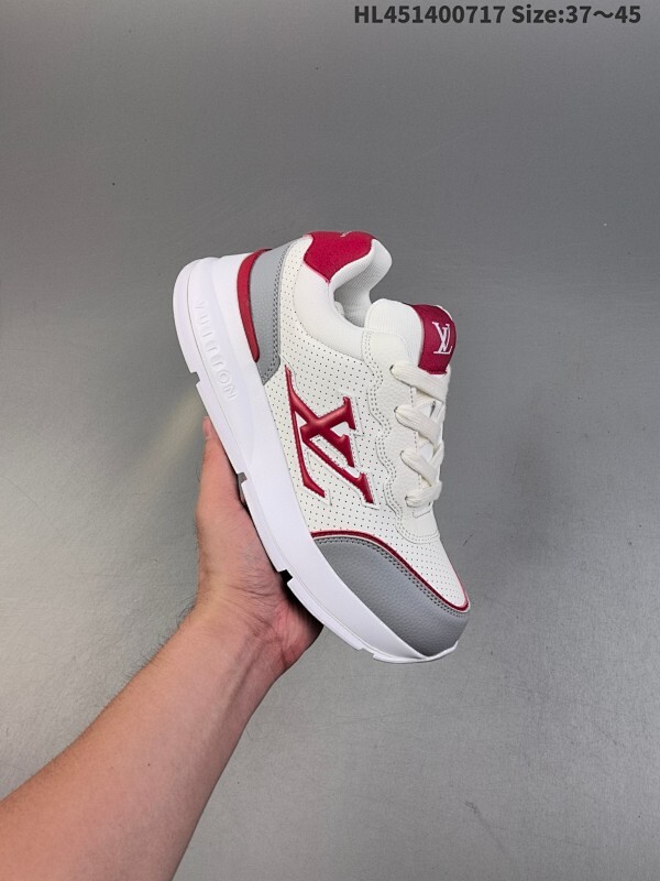 集合 Louis Vuitton Trainer Sneaker Low 全新 LV 路易威登 休闲运动文化百搭板鞋！