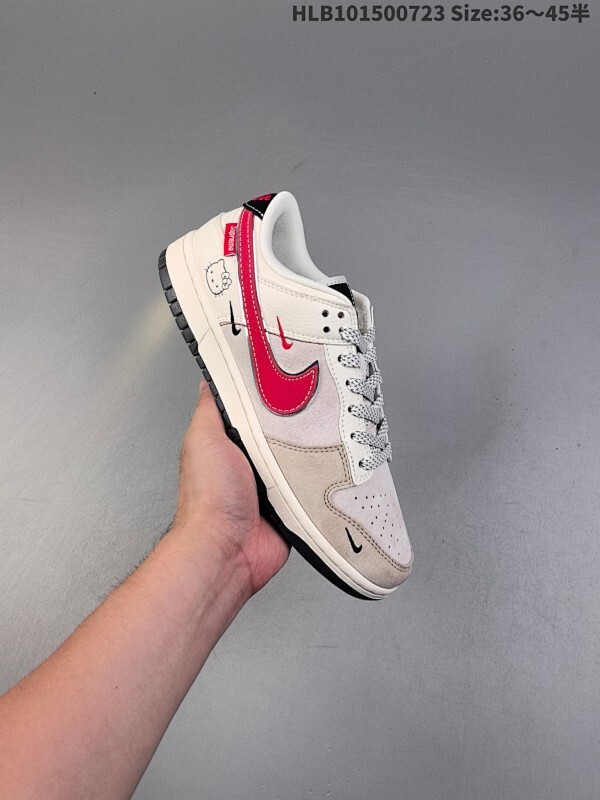 NIKE DUNK SB LOW 定制dunk 定制Dunk SB顾名思义，具有经典的Dunk血缘，又注入了更多的时尚元素。相较于普通的Dunk滑板鞋