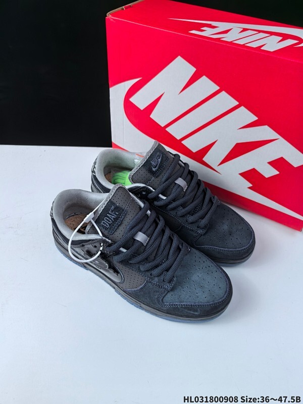 NIKE DUNK SB LOW 全新配色 MLB联名 定制Dunk SB顾名思义，具有经典的Dunk血缘，又注入了更多的时尚元素