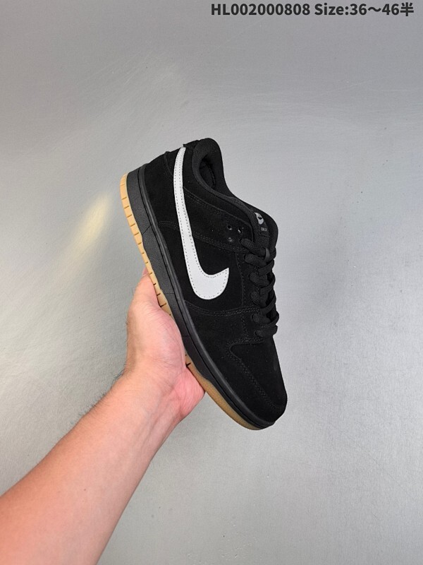 头层带半码 Nike SB Dunk Low Pro "Fog" 耐克 SB 低帮 黑生胶 鞋款以经典的黑色作为鞋面主配色