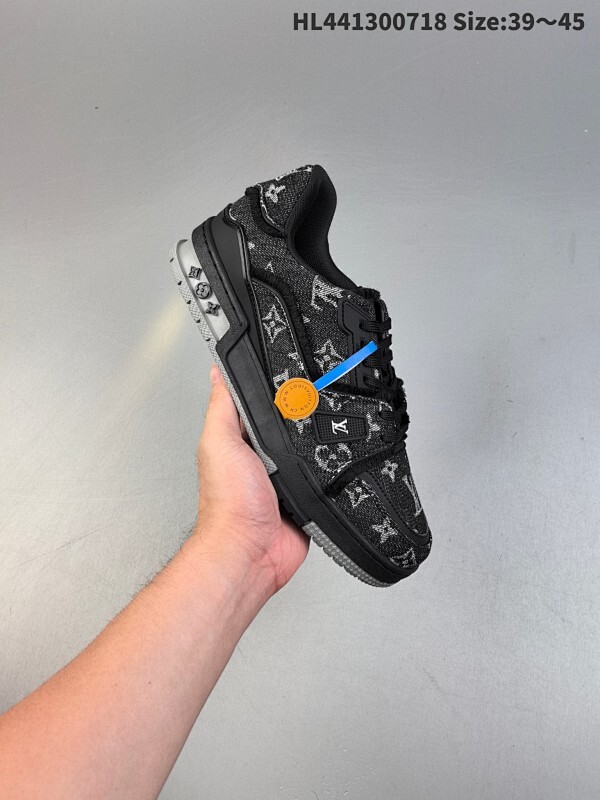 Louis Vuitton Trainer Sneaker Low 全新 LV 路易威登 休闲运动文化百搭板鞋！