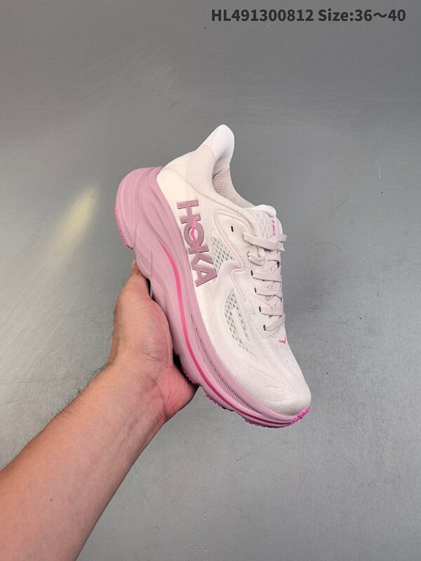 小红书推荐HOKA M KAWANA 9 全新配色 这个品牌来自于新西兰的毛利语，HOKA表示大地