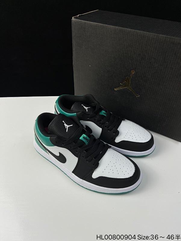 集合 真标带半码 Air Jordan 1 Low "Black Toe" 低帮 黑红脚趾 AJ1 乔丹1代 aj1 乔1 低邦 黑白红 乔丹篮球鞋系列 鞋身整体以优质白色皮革打造