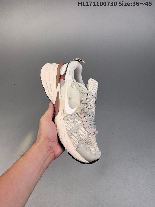 集合  真标✅耐克NIKE V2K RUN跑步鞋复古风潮 网面透气运动鞋 灰银紧致的鞋面材质提供良好的包裹性鞋侧