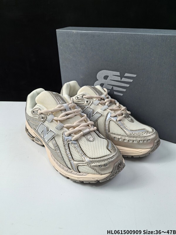 New Balance M1906R 复古单品 近两年来，要说人气最高的球鞋品牌相信 New Balance 一定是其中之一。无论是重磅联名，还是亮眼配色