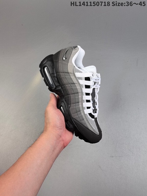 NIKE Air Max 95 版本 潮流百搭 气垫缓震慢跑鞋  Air Max 95就是源于设计师塞吉奥·罗扎诺的构想  Nike Air Max 95的设计灵感源于人体构造