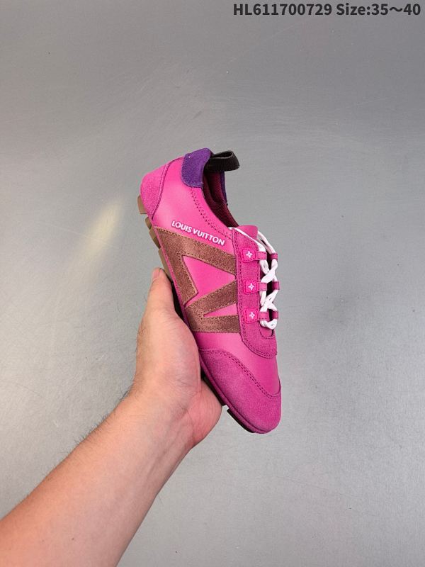 集合 OUIS VUITTON lv Sneakerina 2025早春发布新款德训鞋芭蕾舞鞋 采用 Sacchetto 制鞋工艺