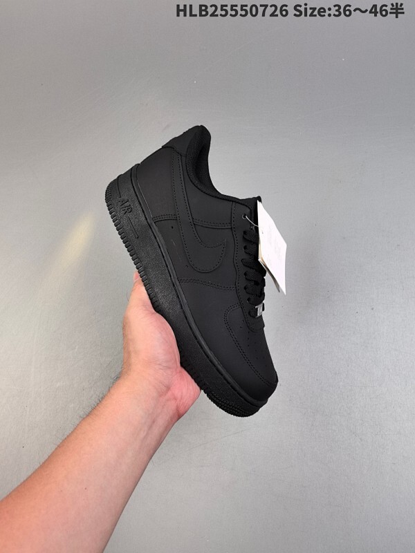 集合特价 耐克 Nike Air Force 1 Low 空军一号低帮百搭休闲运动板鞋。柔软、弹性十足的缓震性能和出色的中底设计