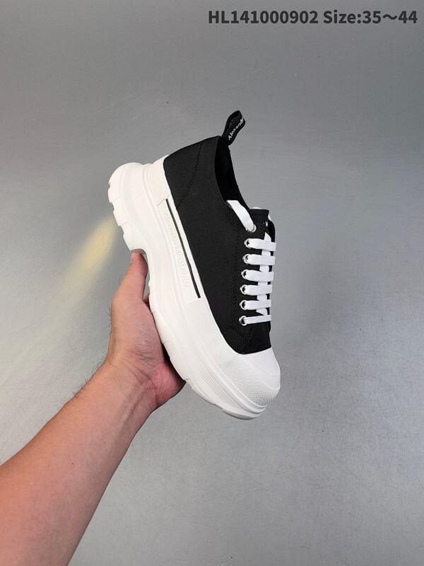 真标✅Alexander McQueen亚历山大麦昆 Tread Slick 帆布 系带 及踝 马丁靴！