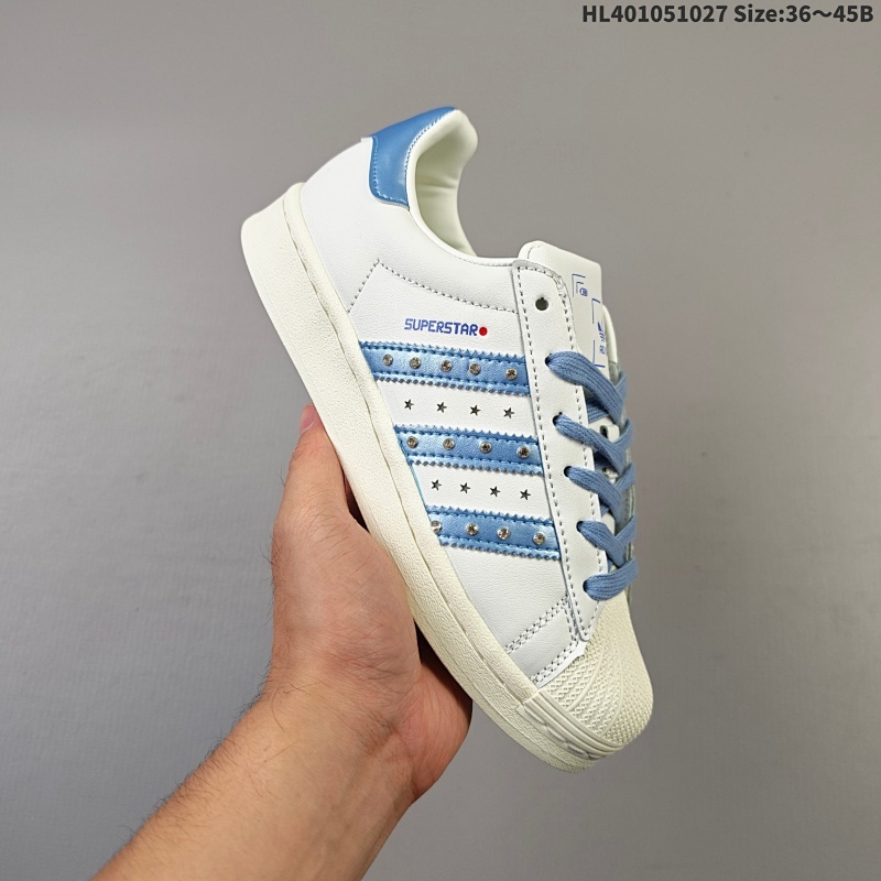 105 阿迪达斯Adidas Originals Superstar 贝壳头经典百搭休闲运动板鞋。 70年代诞生之初SUPERSTAR就定位于低帮篮球鞋，由于贝壳头的包裹性获得NBA球员魔术师的青睐，
