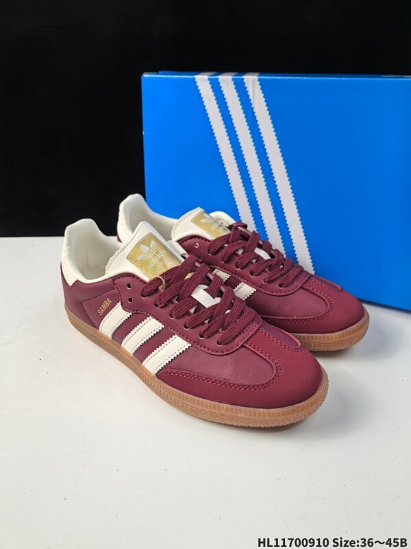 Adidas Samba OG 复古桑巴板鞋  这款桑巴鞋展示了高质量的工艺  带有装饰的超锁缝制和无缝的手感 柔软