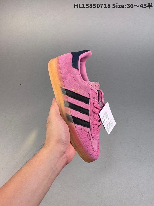 集合  AD Gazelle Indoor Trainers 羚羊内训系列低帮复古百搭休闲运动德训风板鞋 草莓熊 IF1809 90年代经典的复刻版