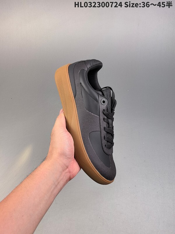 集合  采用软质荔枝纹牛剖革组合热熔工艺处理绒面材质，内嵌人体工学加厚环保去臭海玻璃物料脚垫