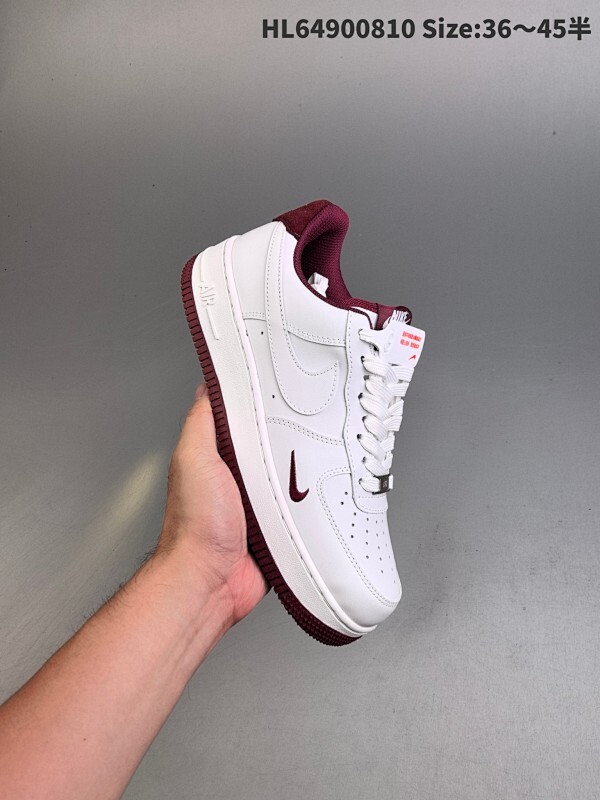 集合  Nike/耐克 原楦原纸版数据开发版型，采用硬质荔枝纹牛剖革鞋面材质，内置全掌Air Sole气垫❗