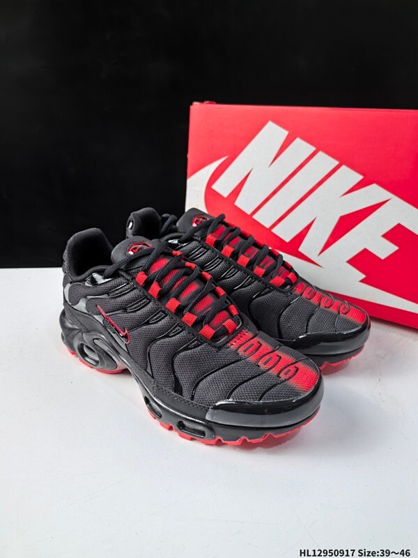 耐克 Nike Air Max Plus TN Ultra  复刻版 科技复古耐克TN经典的Air Max Plus被很多跑鞋爱好者们所熟知
