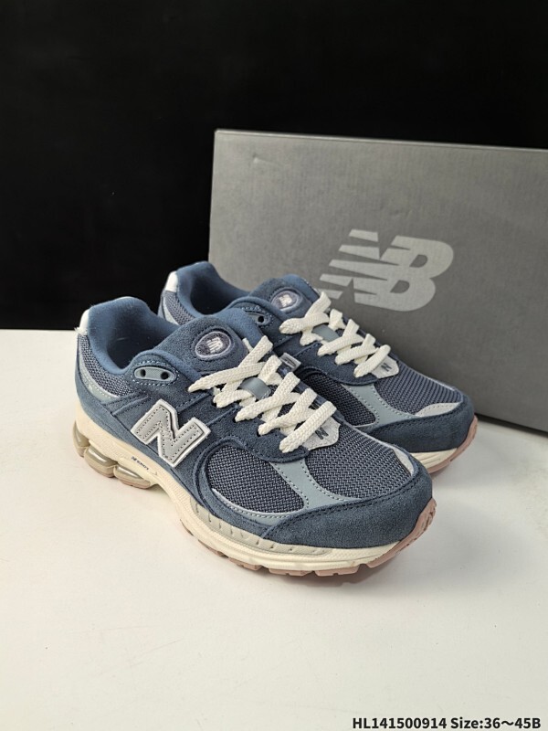 ✅New Balance 2002R 复古单品 热门复古鞋型New Balance 2002R 近日又曝出一款全新配色并释出官图 整双鞋采用棕色和米色主打 非常适合秋季