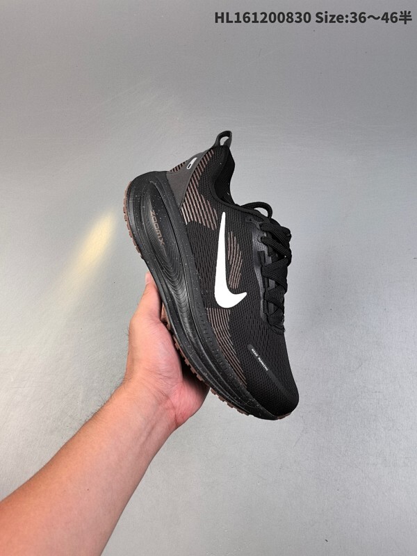 耐克Nike Air Zoom Vomero 18 全新科技提前原鞋开发 运动跑鞋 区别市面真标版本 必定是官方强力主推款式，真正的Zoom缓震科技嵌入如假包退 ，缓震大底带公司同步定位