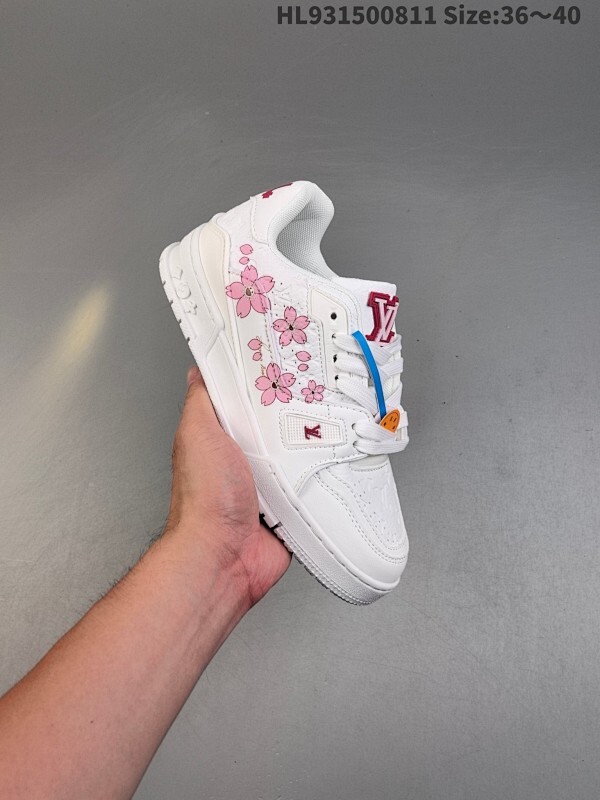 Louis Vuitton Trainer Sneaker Low 全新 LV 路易威登 休闲运动文化百搭板鞋 ！